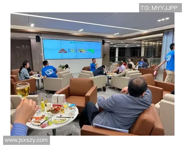 香港足球明星莅临芜湖与球迷亲密互动共庆足球盛事