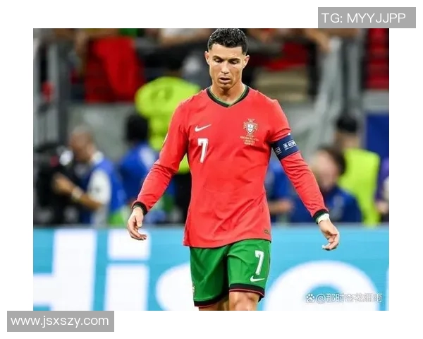 足球明星深邃眼睛背后的故事与魅力揭秘