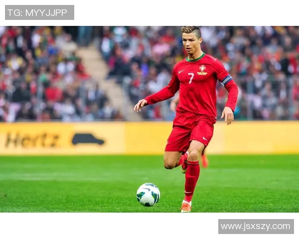 足球明星进场时刻高清回顾精彩瞬间尽在此视频